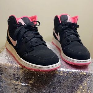 Black and pink Nike Jordan 1s. Sz 6y